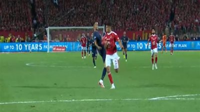 تدخل عنيف من ناصر منسي على مدافع الأهلي