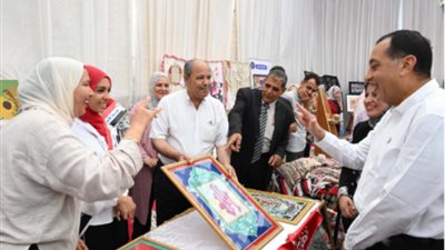 مدبولي يؤكد حرص الدولة على تشجيع الصناعات والحرف اليدوية