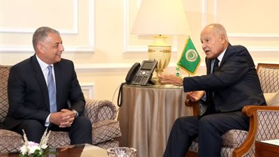 محافظ الإسماعيلية وأمين جامعة الدول العربية يبحثان سبل التعاون