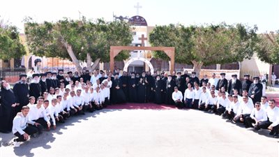نشاط رعوي مكثف لقداسة البابا في الدير المحرق بأسيوط