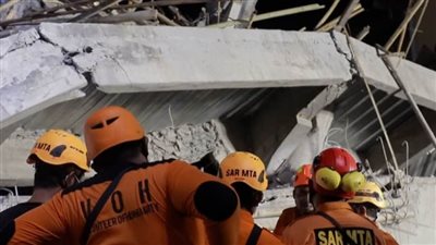 أندونيسيا: 59 شخصا في عداد المفقودين تحت أنقاض المدرسة المنهارة