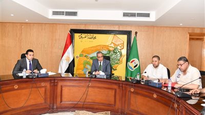 محافظ الفيوم يراجع خطوات تنفيذ مشروعات الخطة الاستثمارية 2026