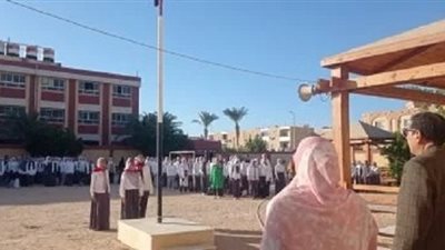 مدير تعليم جنوب سيناء يتابع انتظام الدراسة بمدرسة الزهور الثانوية