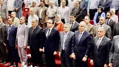 وزيرالري يستعرض
