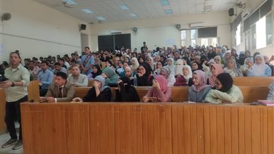إعلام الفيوم يناقش دورالشباب والأمن القومي مع طلاب كلية الزراعة