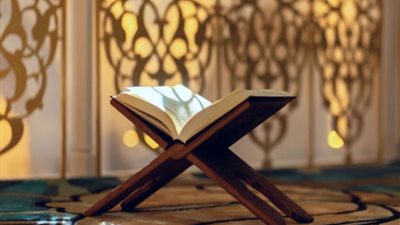 الأجر فى سورة الكهف على القراءة أم الاستماع؟
