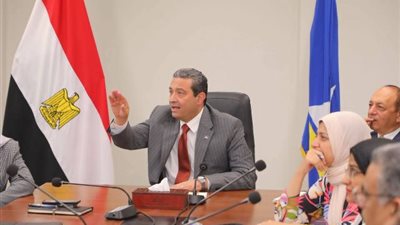 محافظ دمياط يناقش تطوير كورنيش البحر واللسان برأس البر