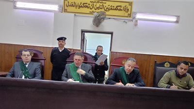 السجن المشدد والغرامة لنونة لحيازته شابو وسلاح أبيض بالمنيا