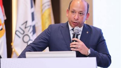 عميد قصر العيني يهنئ مصطفى سليم وإيمان حسن للفوز بانتخابات الأطبا