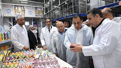 رئيس الوزراء يتفقد مصنع 