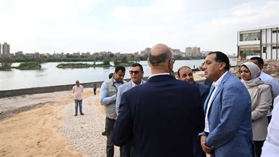 رئيس الوزراء يتفقد 