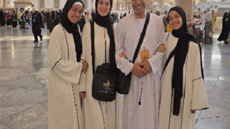 سامح حسين وأسرته