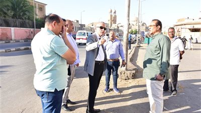 محافظ الأقصر يقوم بجولة مسائية لتفقد عدد من المواقع بمدينة الأقصر
