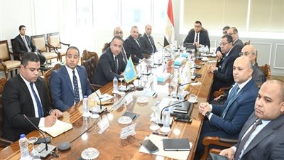 وزير الإسكان يعقد اجتماعاً لبحث ملف تشغيل مشروع حدائق تلال الفسطا