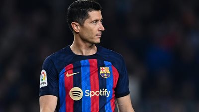 ليفاندوفسكي يحسم مستقبله مع برشلونة وعروض الدوري السعودي