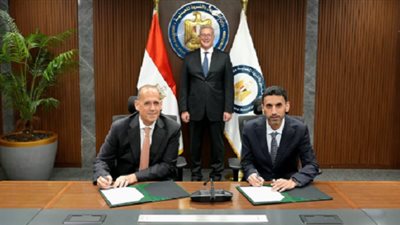 وزير البترول يشهد توقيع عقد حفر 5 آبار غاز جديدة بالبحر المتوسط