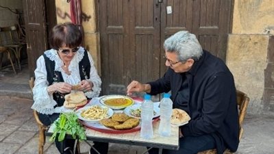 على عربية فول وتكتوك..سميرة أحمد ضيفة محمود سعد فى باب الخلق