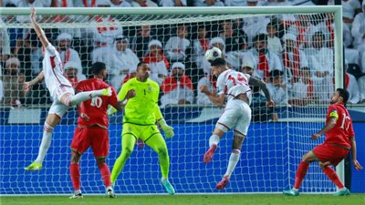 منتخب الإمارات يقلب تأخره أمام عمان إلى فوز في تصفيات كأس العالم
