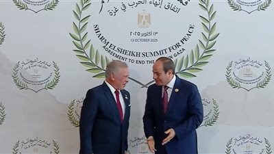 الرئيس السيسي يستقبل ملك الأردن فور وصوله للمشاركة بقمة شرم الشيخ
