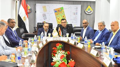 وزير الإسكان ومحافظ أسيوط يتابعان موقف مشروعات مياه الشرب والصرف