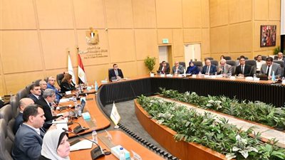 الشربينى يتابع المشروعات السكنية بعددٍ من المدن والمحافظات