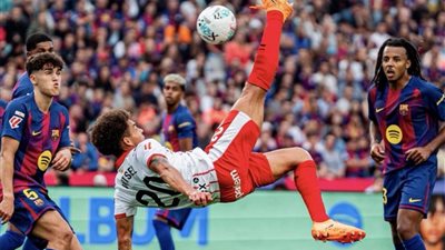 فعلتها كثيرًا بمسيرتي.. لاعب جيرونا يعلق علي هدفه في برشلونة
