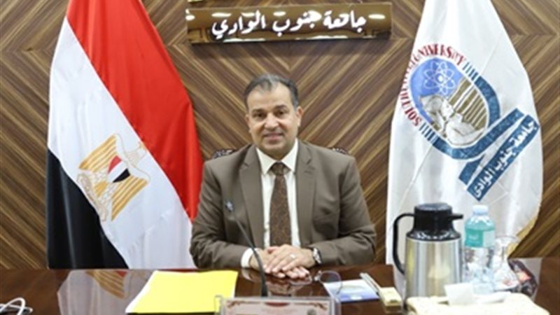 الدكتور أحمد عكاوى