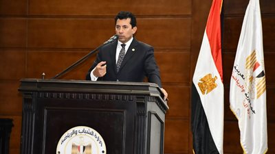 اجتماع لوزير الشباب والرياضة مع الاتحاد المصري لكرة القدم والشركة المتحدة