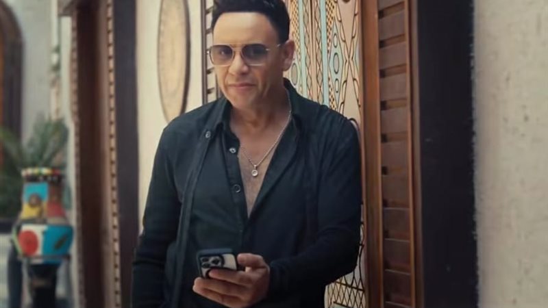 الفنان مصطفى قمر