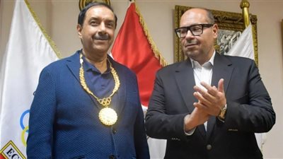 موقع الاتحاد الدولي للهوكي يسلط الضوء على زيارة إكرام وحصوله على القلادة الأولمبية