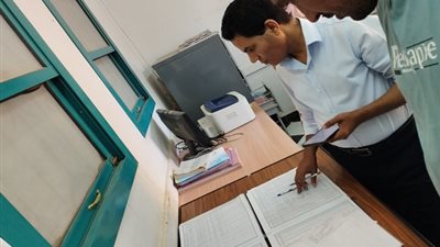 وكيل وزارة الصحة بالأقصر يتابع سير العمل والكشف على ٧٥٧ حالة
