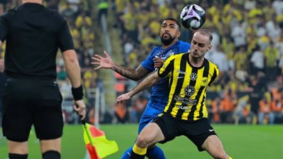 الشوط الأول.. الهلال يتقدم على اتحاد جدة بهدف بالنيران الصديقة