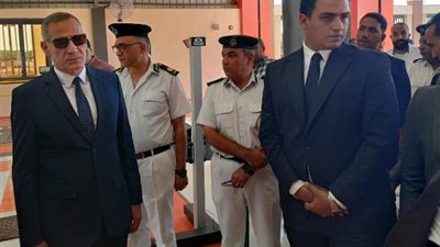 مدير أمن الأقصر يفتتح مركز الفحص الفنى الاليكترونى بمدينة طيبة