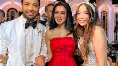 بالأحمر .. ميرهان حسين تتألق من حفل زفاف أحمد جمال .. شاهد