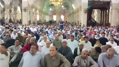 توافد آلاف المواطنين على ساحة «المسجد الإبراهيمي»