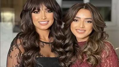 روجينا برفقة ابنتها يخطفان الانظار