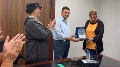قيادات القاهرة الجديدة تكرم ريهام حسن على مجهوداتها فى المدينة.. فيديو