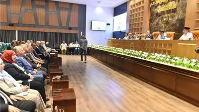 إشراك الطلاب وأساتذة الجامعة في جلسة المجلس التنفيذي باسيوط