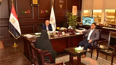 محافظ الأقصر يعقد اجتماعًا لبحث مشروعات المرافق بالبياضية