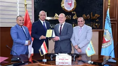 تكرم الكليات الفائزه في مسابقة خدمة وتنمية البيئة بسوهاج