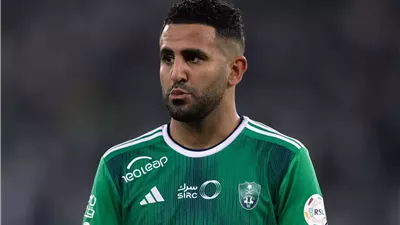 الدوري السعودي| رياض محرز يقود تشكيل الأهلي أمام الرياض