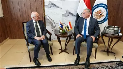 وزير البترول يبحث مع السفير الأسترالى تعزيز التعاون في التعدين