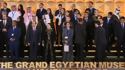 بالفيديو.. ملكة الاردن تقف الى جوار السيدة انتصار قرينة السيد الرئيس عبد الفتاح السيسى