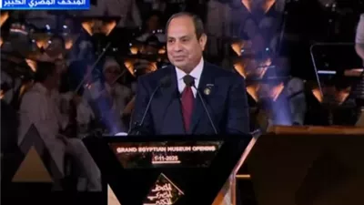 الرئيس السيسي يضع القطعة الأخيرة من مجسم المتحف..معلنًا الافتتاح