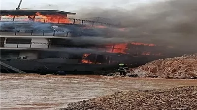 اندلاع حريق هائل بفندق عائم باسوان