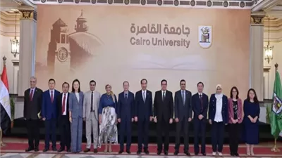 رئيسا جامعتي القاهرة وبكين يدرسان برامج مشتركة ومبادرات بحثية