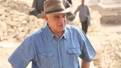 زاهي حواس يطالب بتعليم اللغة الهيروغليفية في المدارس