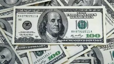 الدولار يلامس قمة 3 أشهر بفعل توقعات الفائدة