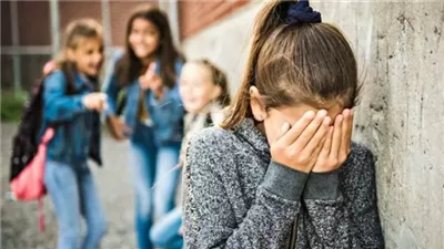 تنمروا على ابنتها لمرضها..سيدة تحرر محضرا ضد مسئولي مدرسة بالتجمع