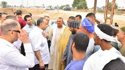 محافظ أسيوط يتحاور مع المزارعين ويؤكد دعم القطاع الزراعي